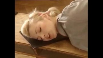 L'élève embarrassé veut l'anal avec professeur physique