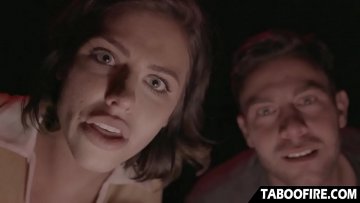 jeune couple envahi extraterrestres fait trio