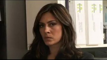 mère brune baise suce bite bureau