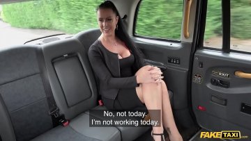 milf gros seins fait baiser comme chienne dans voiture