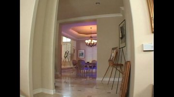 blonde lunettes masturbe avec vibromasseur