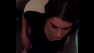 Courbe roumaine baisée dans centre commercial Sibiu