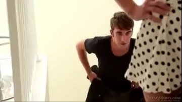 brune parfait fait pénétrer derrière