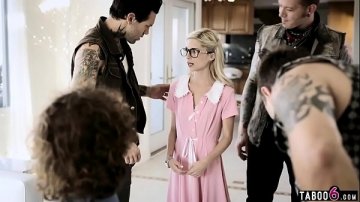 blonde innocente poursuivie trafiquants