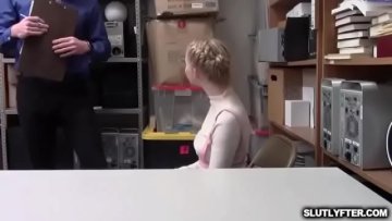 Brunette Excitée Baisée Public