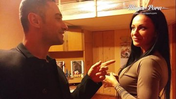 Brunette amateur filmée téléphone lors premier rendez-vous