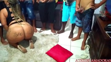 mature baisee plusieurs hommes bien dotes